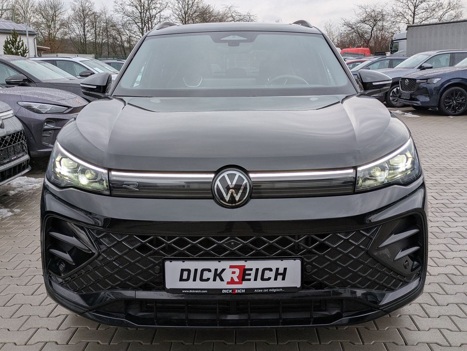 Fahrzeugabbildung Volkswagen Tiguan 2.0 TDI 4M R-Line PANO*H&K*AHK*MATRIX*20"