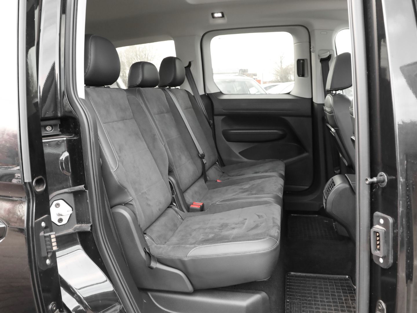 Volkswagen Caddy STYLE 2.0 TDI DSG AHK LED PANO KEYLESS 5J foto 4