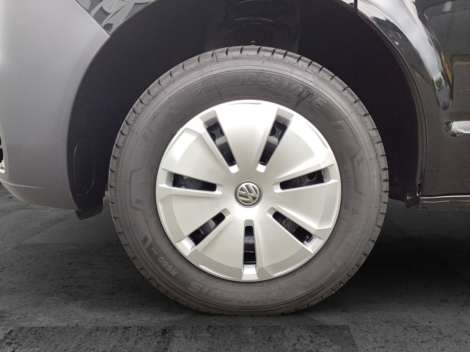 Fahrzeugabbildung Volkswagen T6 Kombi T6.1 TDI 9 Sitze LR LED SITZH. REAR VIE