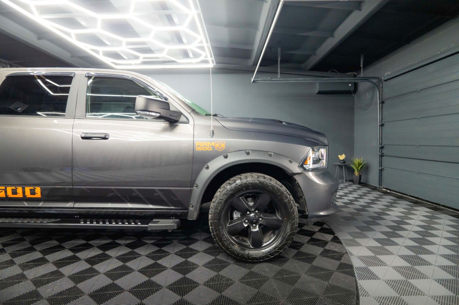 Fahrzeugabbildung Dodge RAM 5.7 V8 HEMI 4x4 OFFROAD Night-Paket *LED*