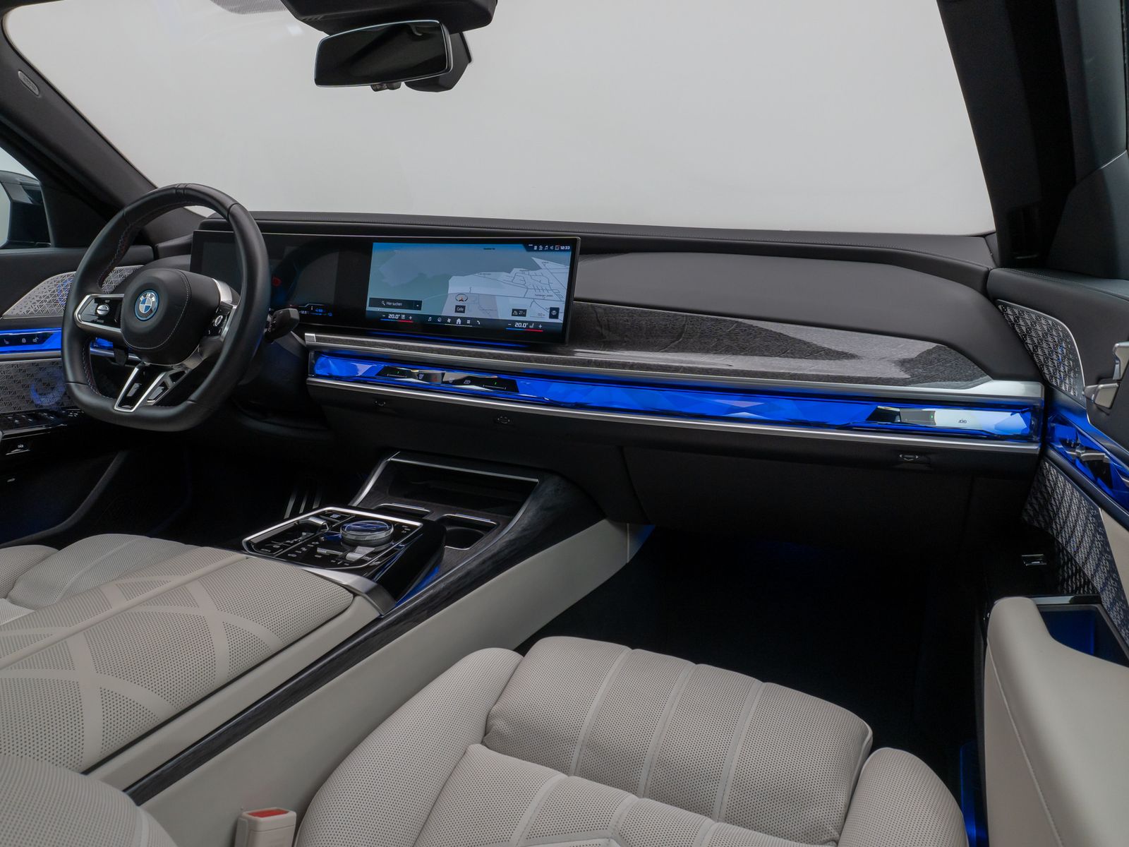 Fahrzeugabbildung BMW M760e Sky Lounge B&W Fond Ent M-Performance Voll