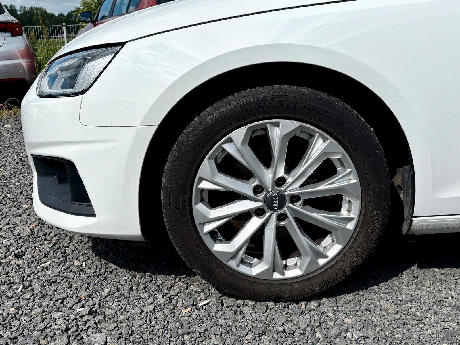 Fahrzeugabbildung Audi A4 Avant 35 TDI basis Navi AHK 1.HAND LED SPORTS