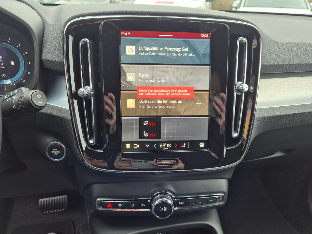Fahrzeugabbildung Volvo XC40 B3 B DKG Plus Dark+PixelLED+Allwetter+