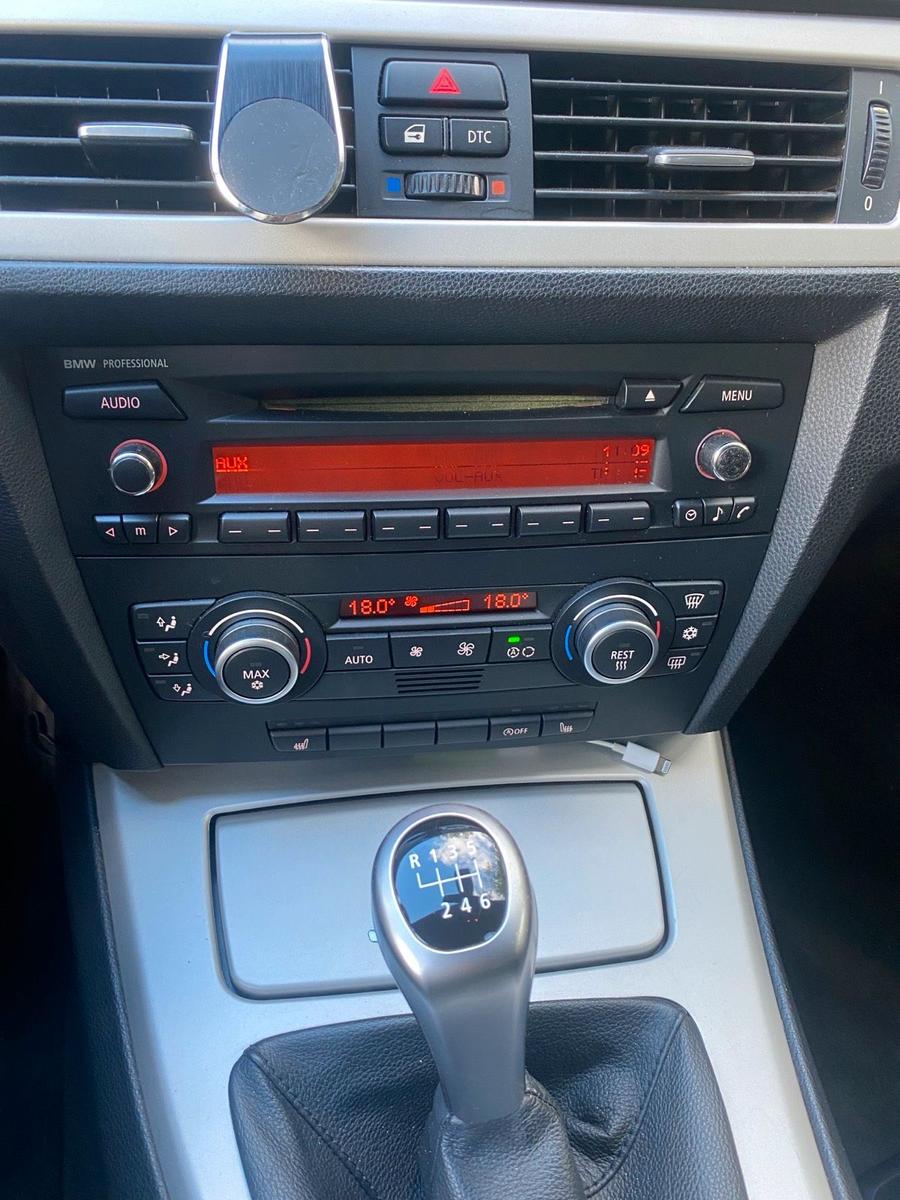 BMW 318 2010 — photo 9