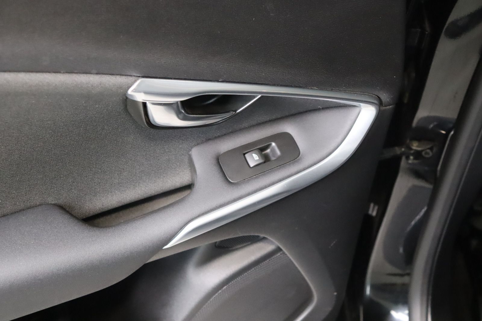 Fahrzeugabbildung Volvo V40 Cross Country * LED * Navi * RFK