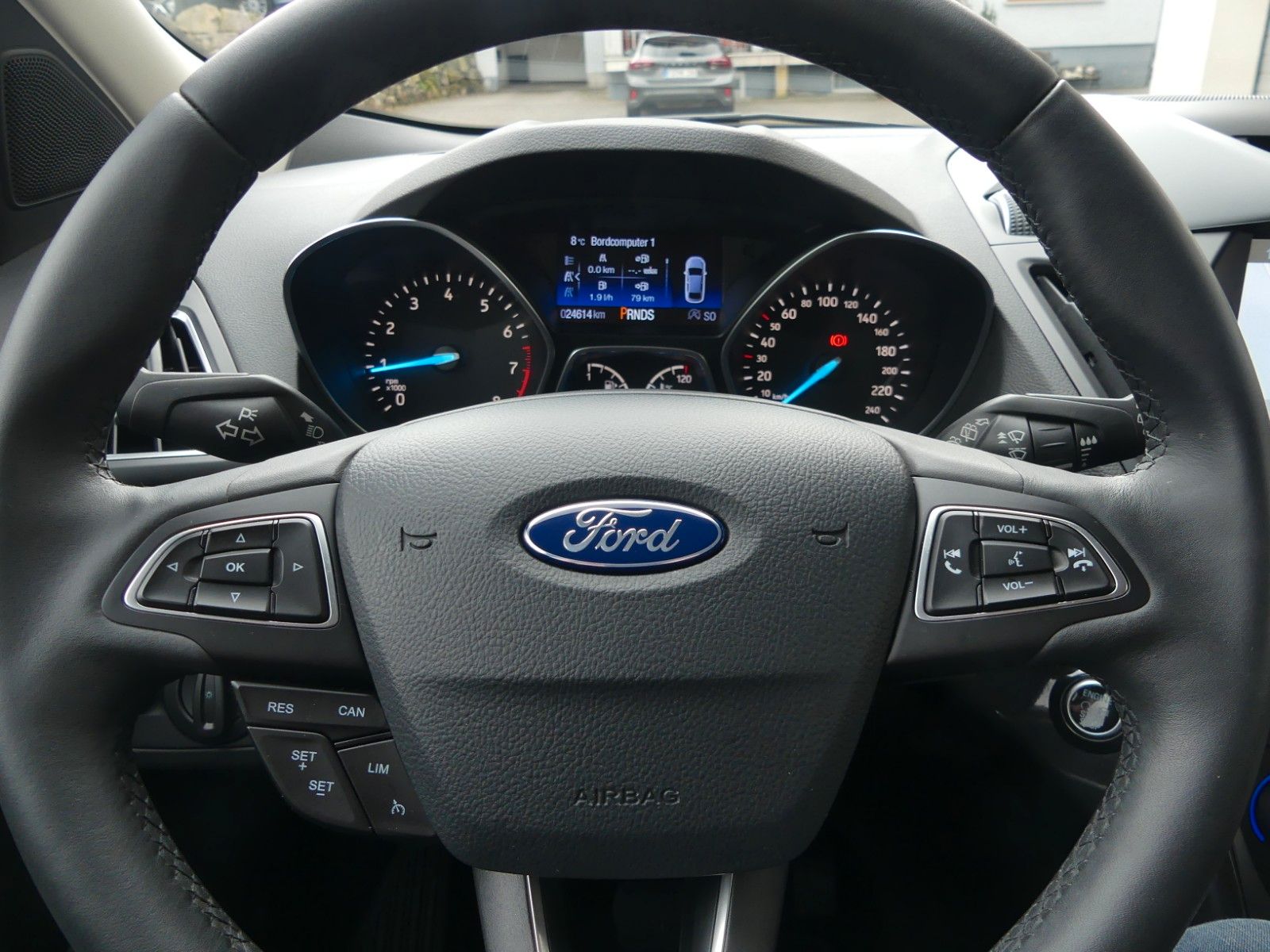 Fahrzeugabbildung Ford Kuga Titanium*Kamera*8-fach bereift