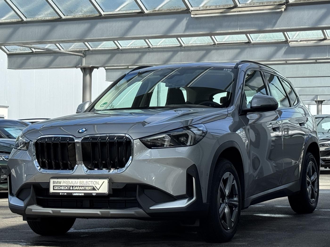 BMW X1 sDrive18i AHK/SportSitz/RFK/AdaLED/DrivAssi