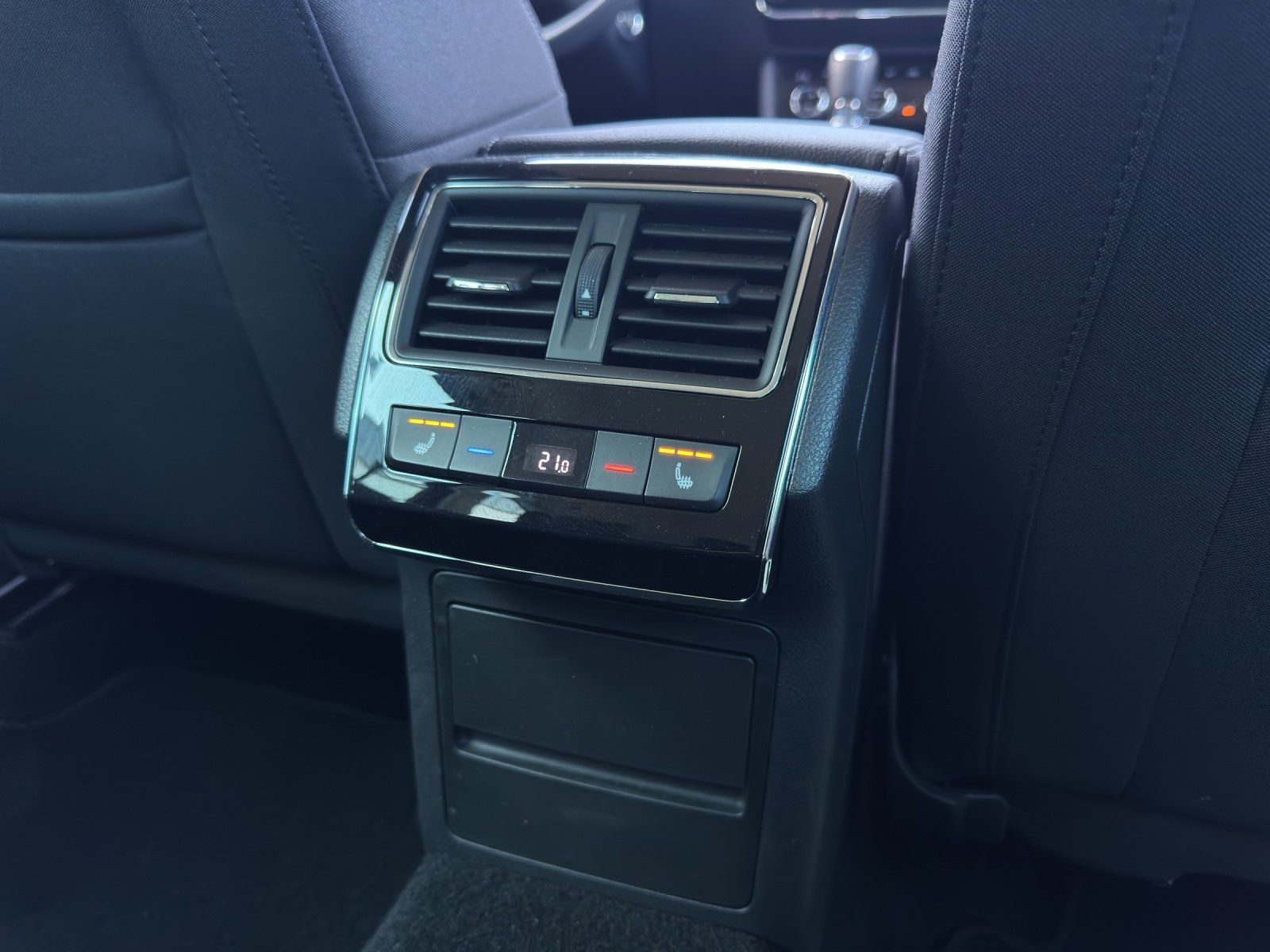 Fahrzeugabbildung SKODA Superb Combi 1.5 TSI DSG Style/AHK/KAMERA/ACC/