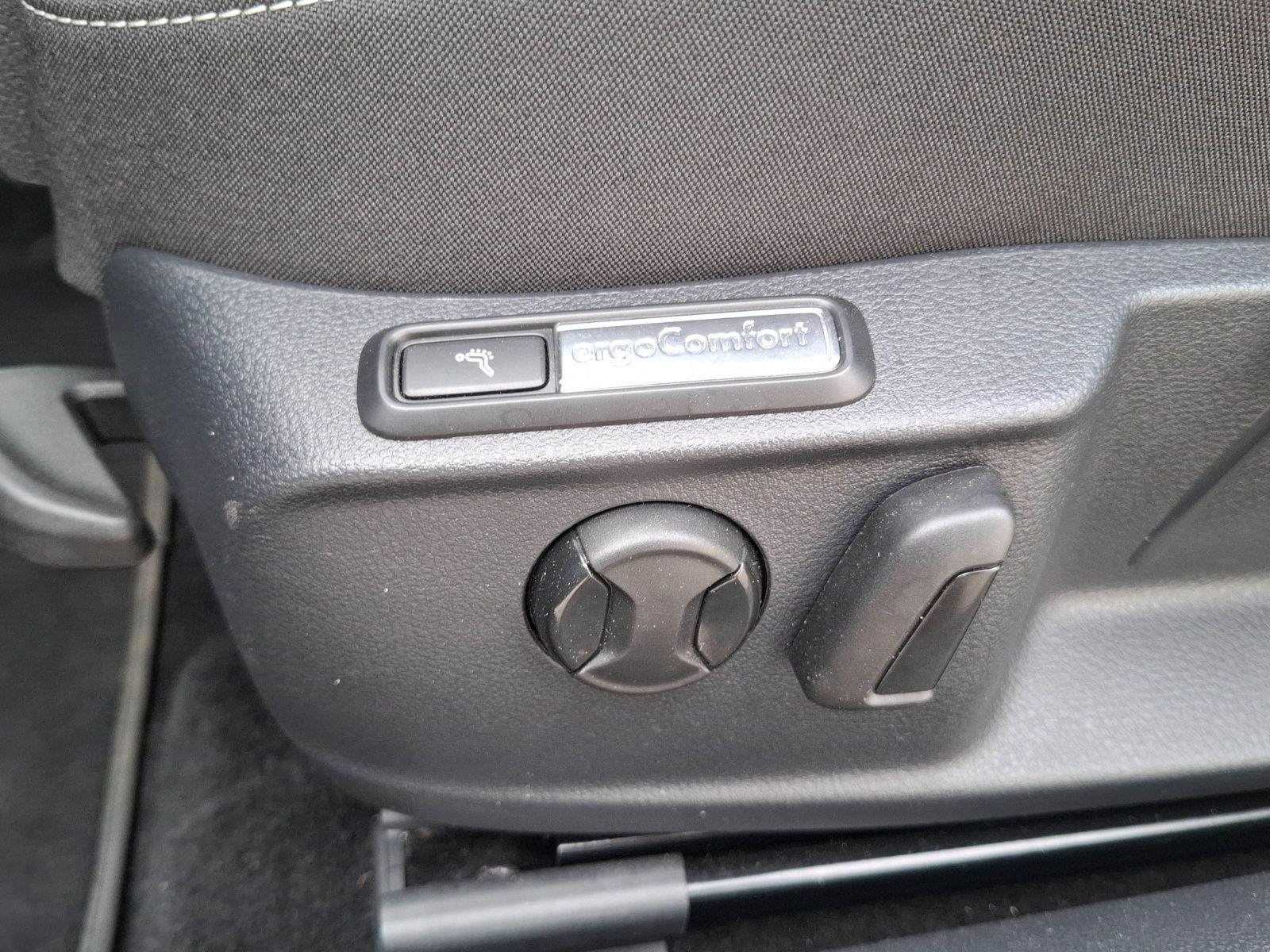 Fahrzeugabbildung Volkswagen Passat Variant TDI Business DSG Matrix Navi ACC