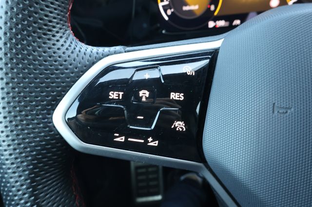 Volkswagen Golf VIII GTI 2.0 TSI AID+ACC+LED+AMBIENT+19"