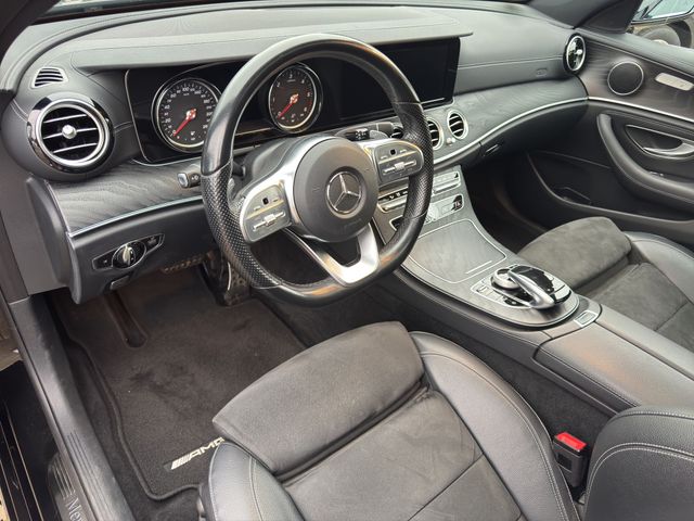 Fahrzeugabbildung Mercedes-Benz E 300 Td AMG+LED+Kamera+Schiebed.+Totwinkel+AHK