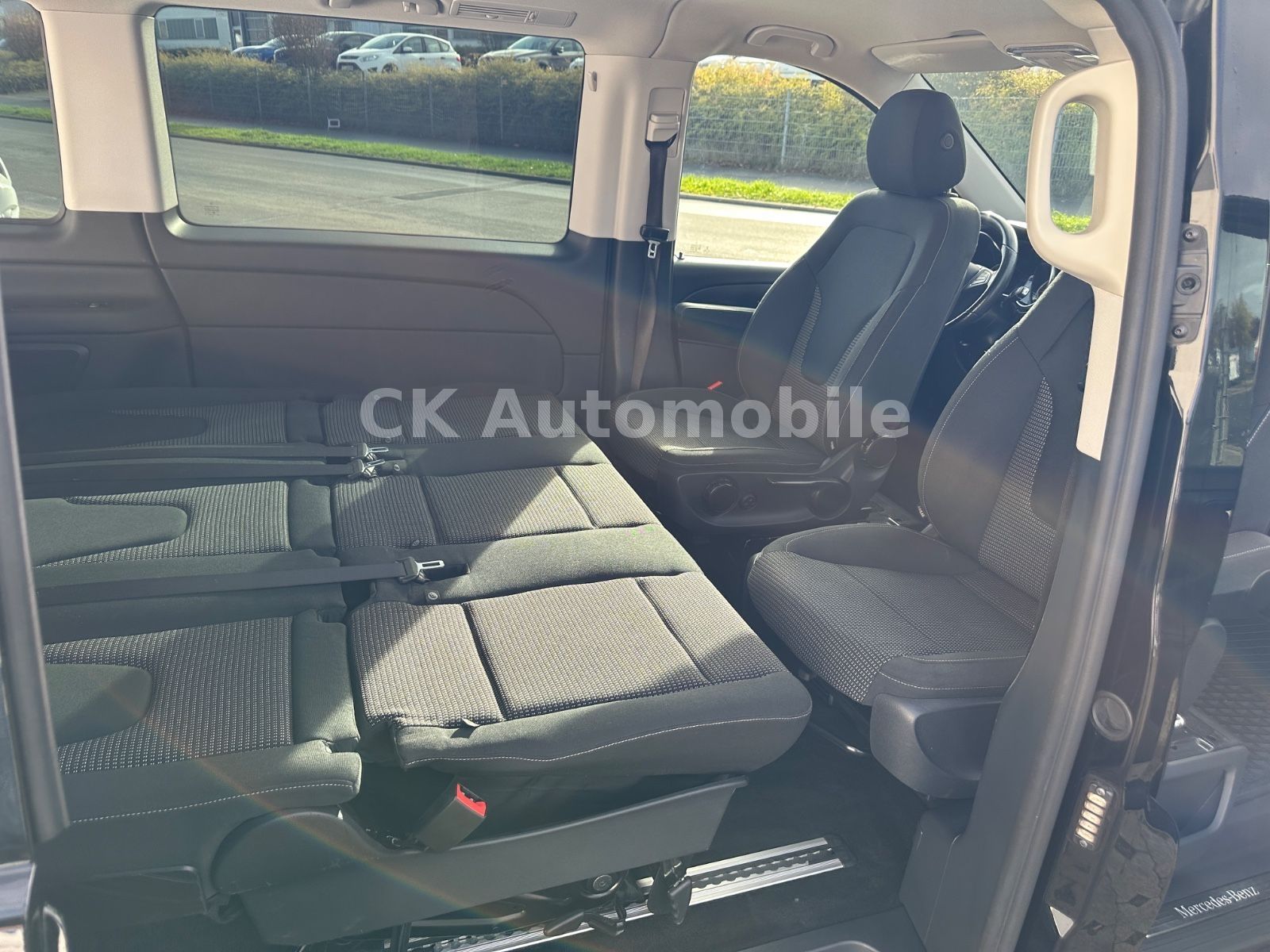 Fahrzeugabbildung Mercedes-Benz V 300d EDITION Kompakt/5 Sitze/Navi/LED/AHK