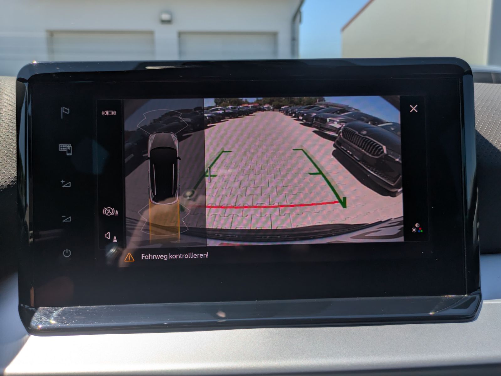Fahrzeugabbildung SEAT Arona 1.0 TSI FR DSG AHK*ACC*LED*APP*DAB*KAMERA