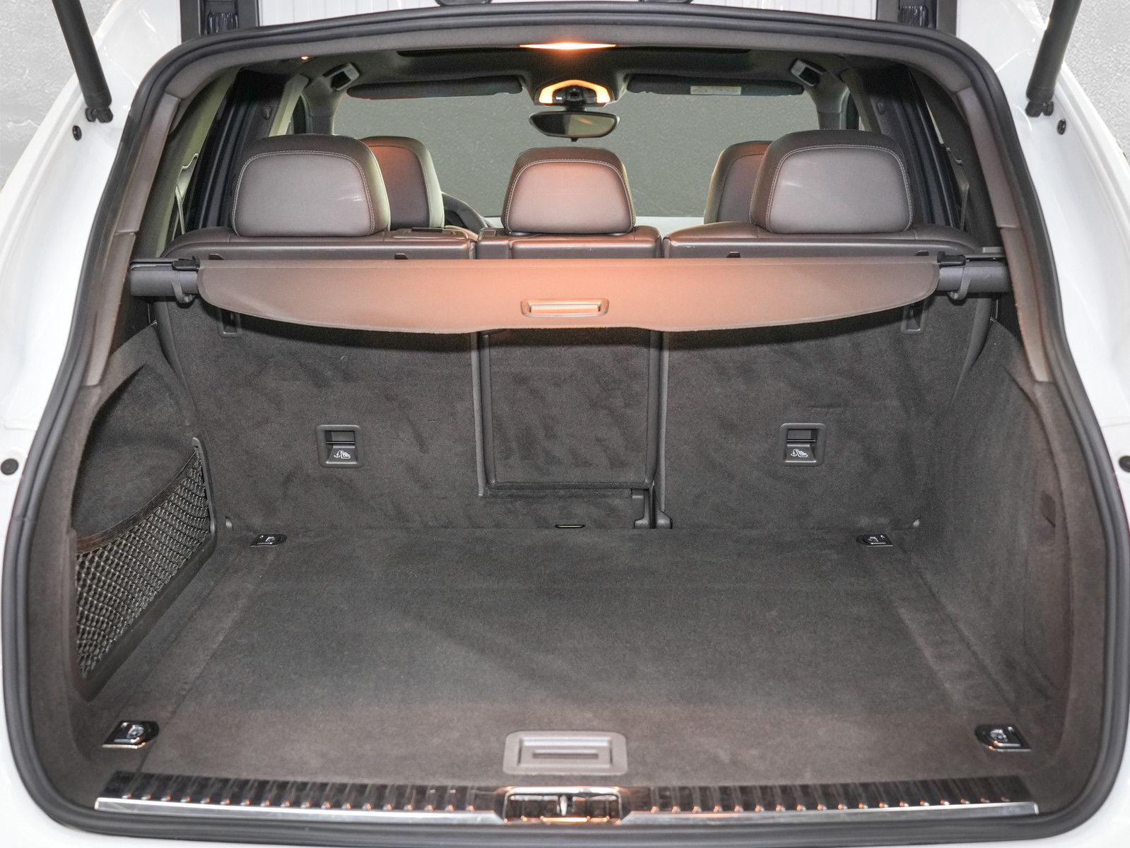 Fahrzeugabbildung Porsche Cayenne Diesel - LED|Pano|Stzhzg+belüft|Kam|21"