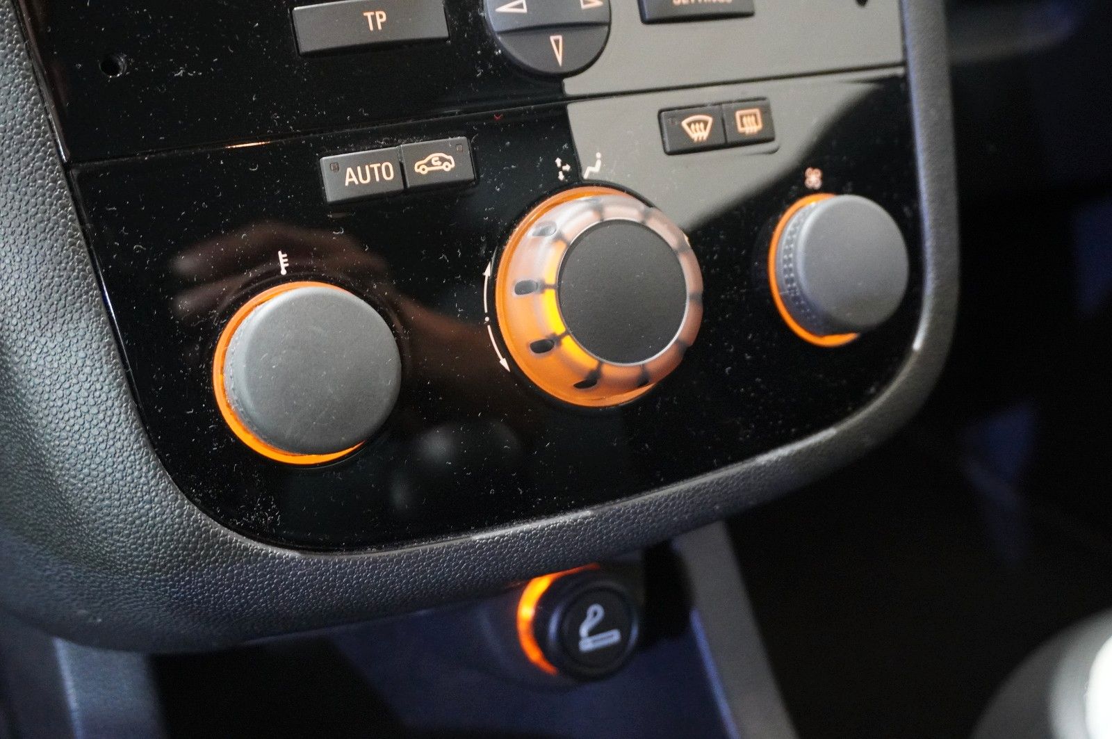 Fahrzeugabbildung Opel Corsa D 1.4 ENERGY 3-TÜR KLIMA/WINTER/NEBEL/PDC