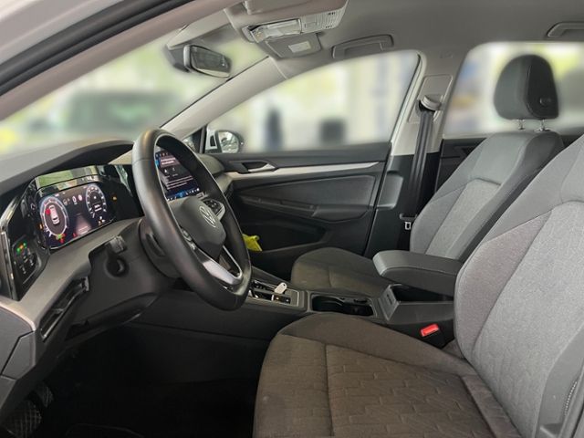 Fahrzeugabbildung Volkswagen Golf 1.5 eTSI DSG Life KESSY GJR LED APP-CONNECT