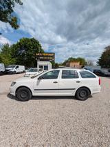 Skoda Octavia *ELEK. FENSTER*AHK*DACHRELING* - Skoda Octavia aus 2012 mit Benzin-Antrieb: Kombi