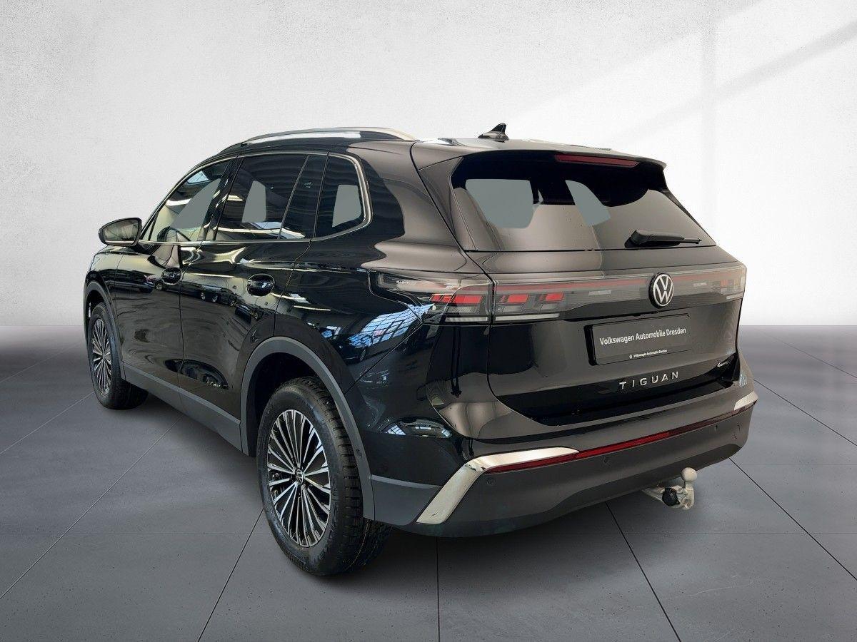 Volkswagen Tiguan Elegance 2,0 TDI 4MOTION DSG AHK WR LEDER