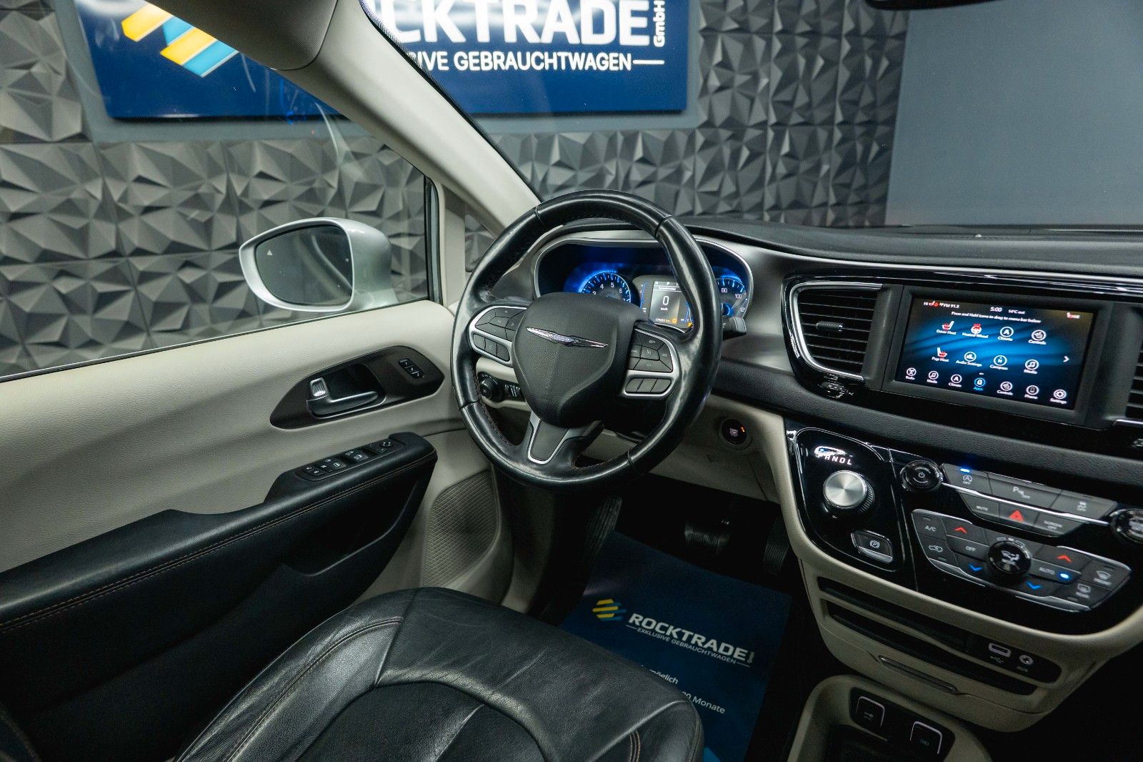 Fahrzeugabbildung Chrysler Pacifica 3.6 V6 Touring L *7 Sitze*LED*Kamera*