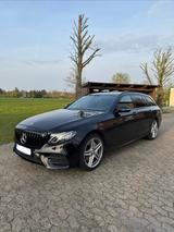Mercedes-Benz D T AMG Night line AHK Ambiente LED  - Mercedes-Benz 220: A