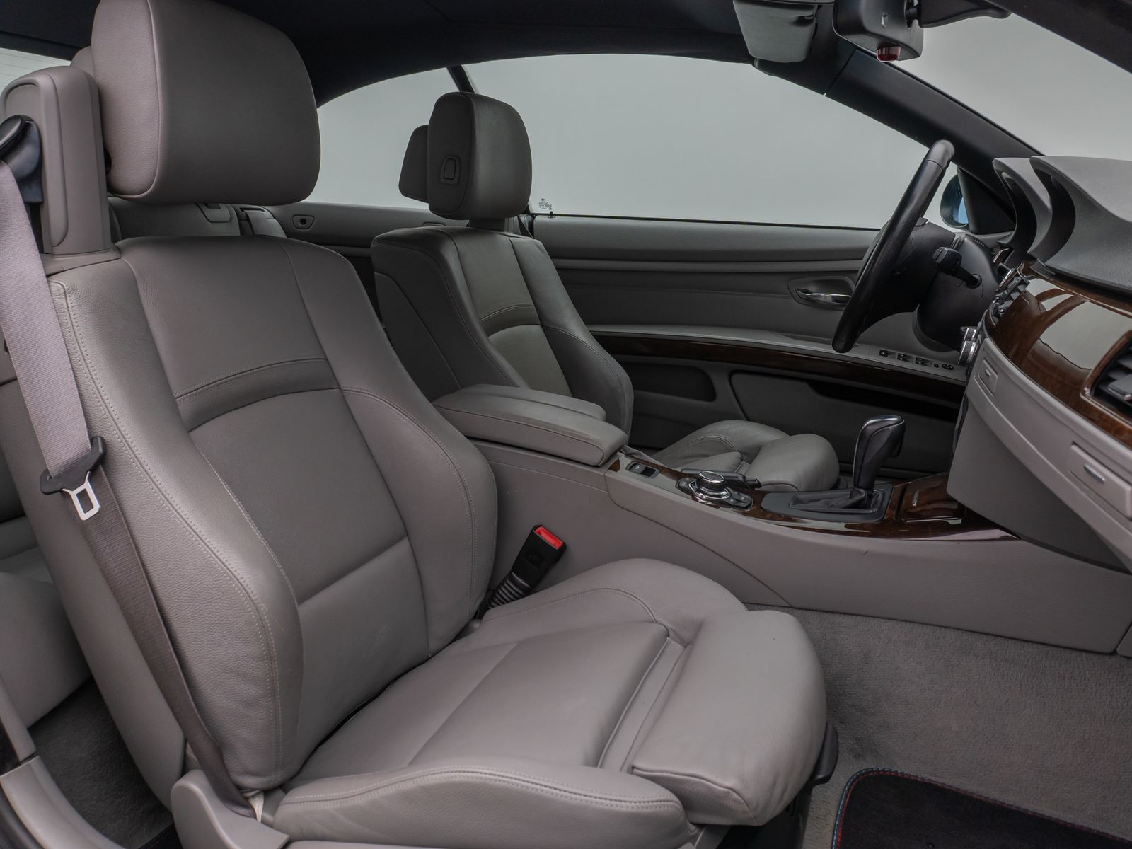 Fahrzeugabbildung BMW 320i Cabrio PDC Navi Sitzhzg Xenon 8fach Sport