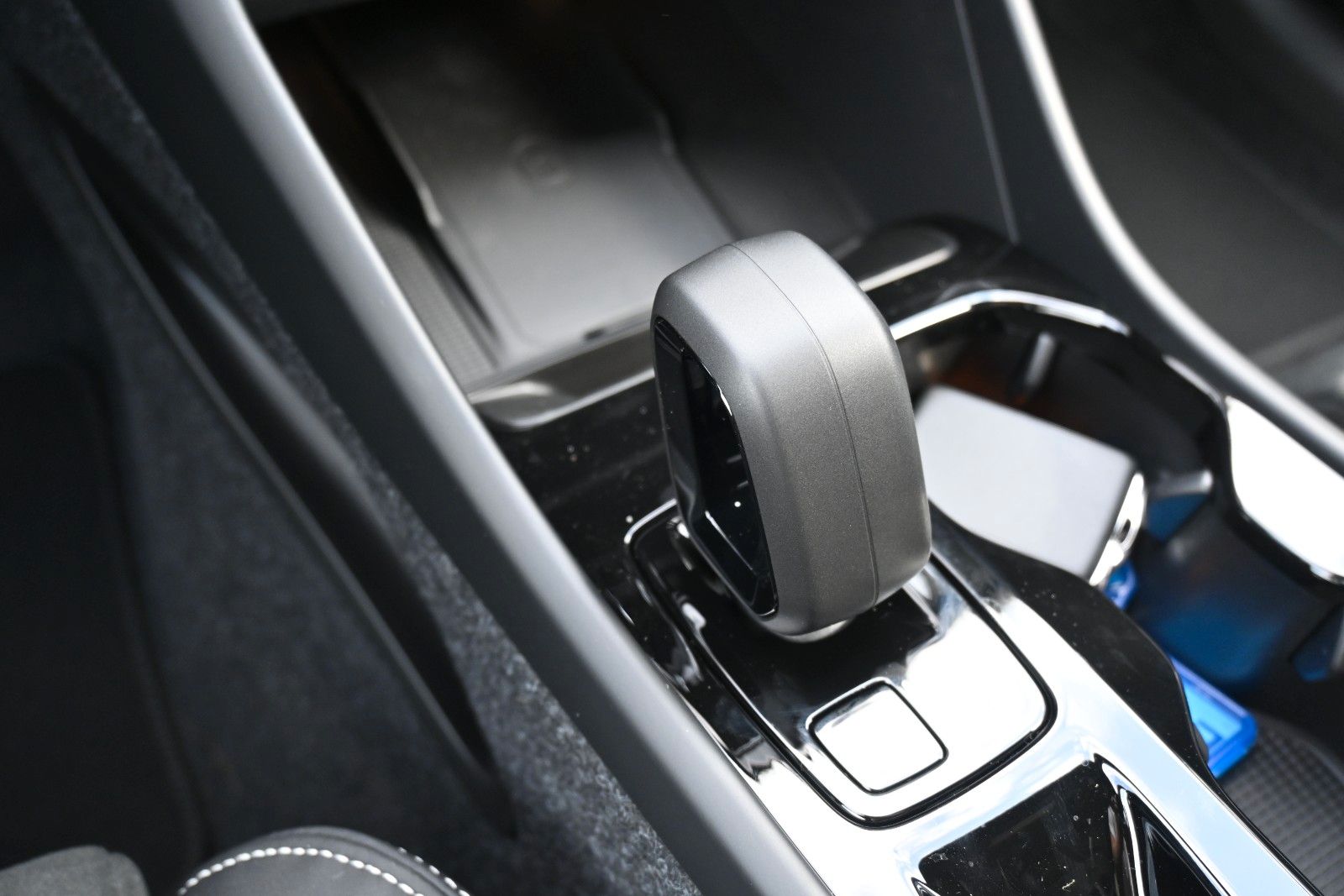 Fahrzeugabbildung Volvo XC40 B3 Plus Black Edition*LED*360*H&K*BLIS*20"