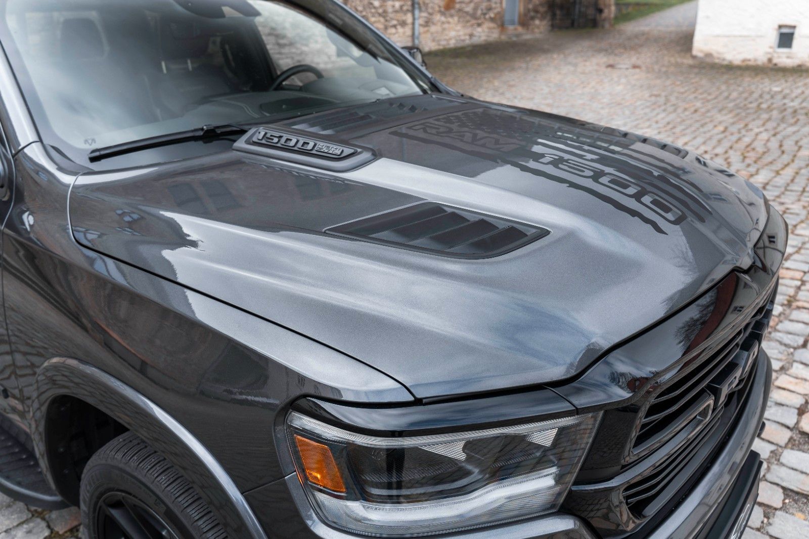 Fahrzeugabbildung Dodge RAM 5,7L Laramie CC 4X4 360° LED CARPLAY LPG AHK