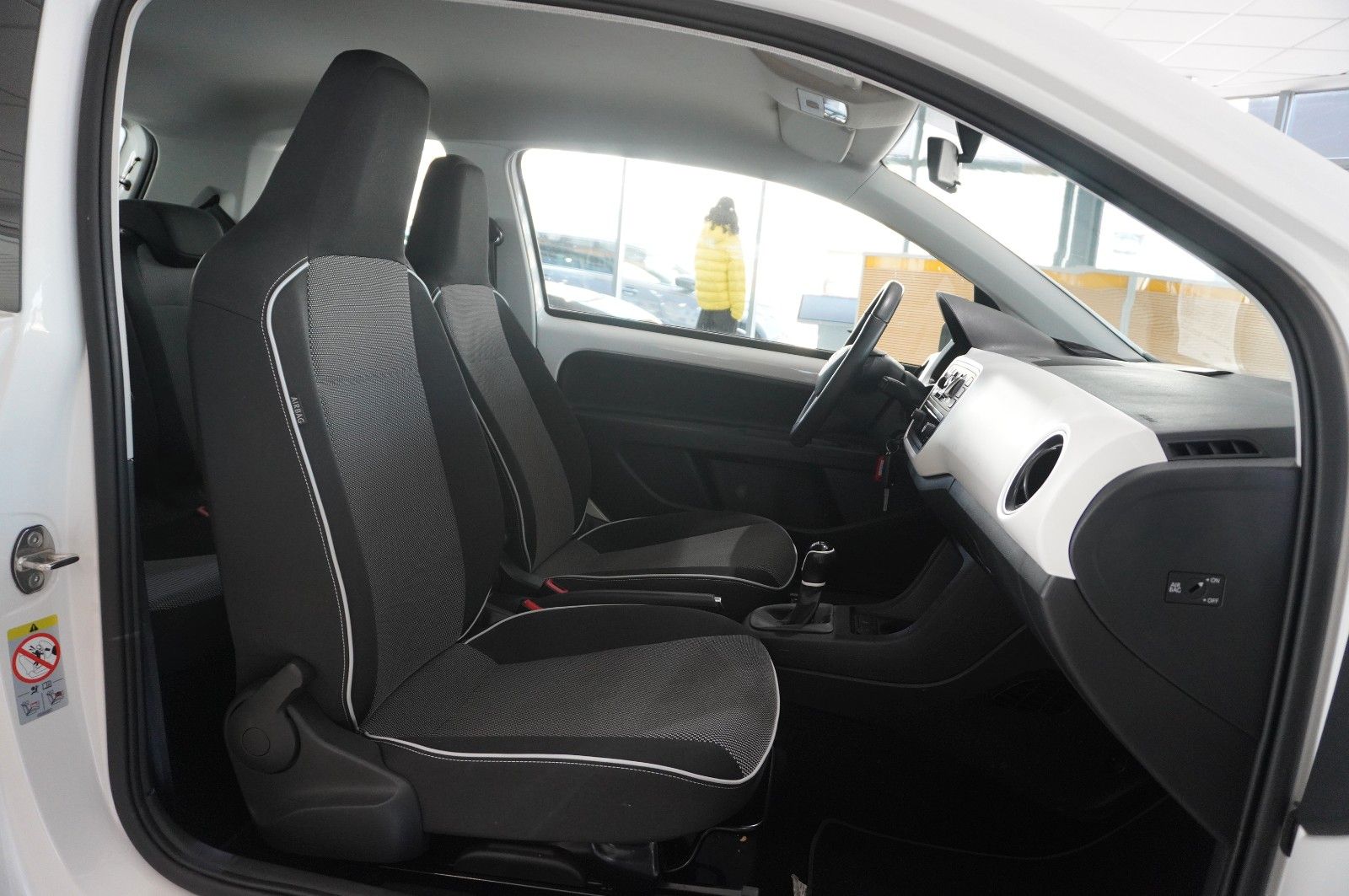 Fahrzeugabbildung SEAT Mii 1.0 MPI CHIC 3-TÜR KLIMA/PDC/USB/TEMP./AUX