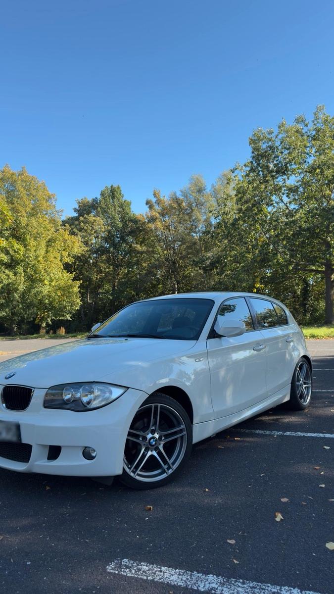 BMW 116 2010 — вигляд ззаду
