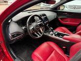 Jaguar XE R-DYNAMIC S Aut Leder Kamera LED DAB Navi SH - rote Jaguar XE