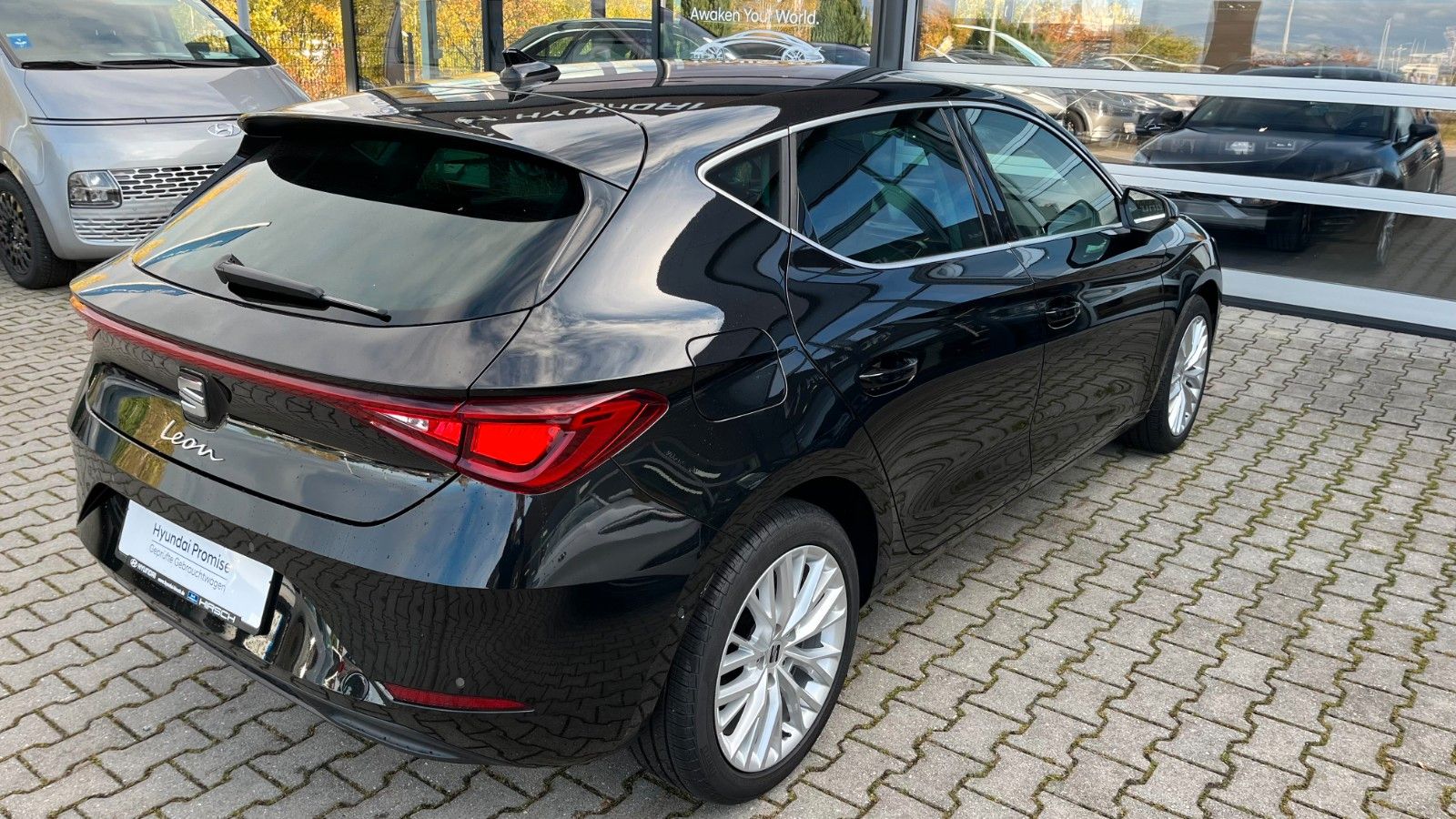 Fahrzeugabbildung SEAT Leon Xcellence NAVI DAB+ LED 17 Zoll