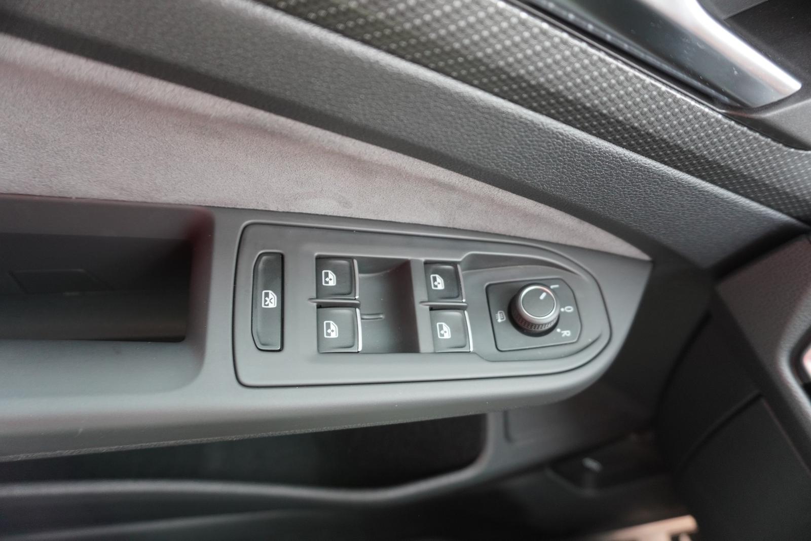 Volkswagen Golf VIII eTSI R-Line DSG App-Connect DAB LED, миниатюра 25