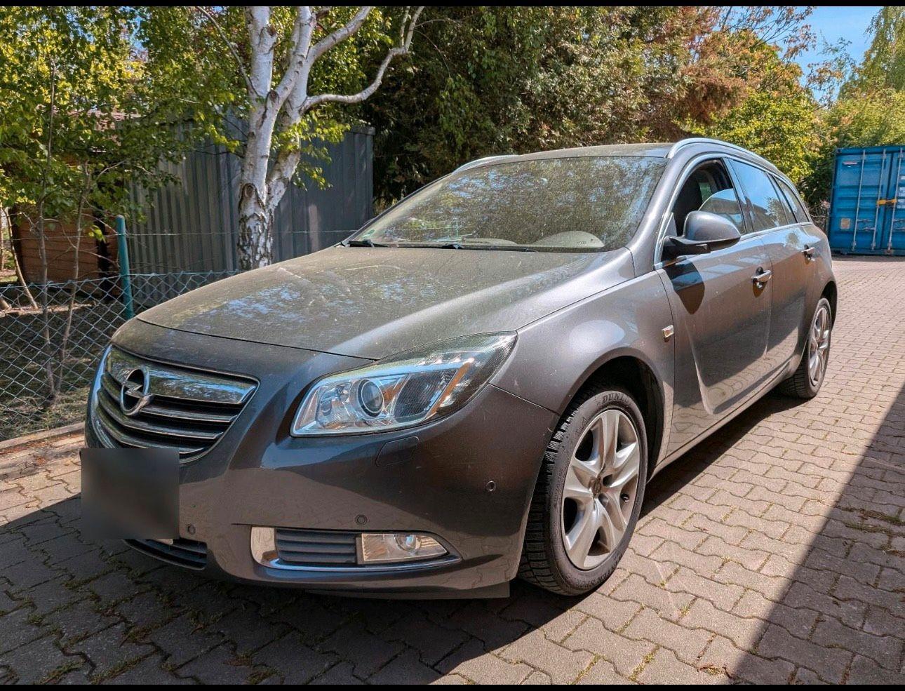 Opel Insignia 2011 — салон
