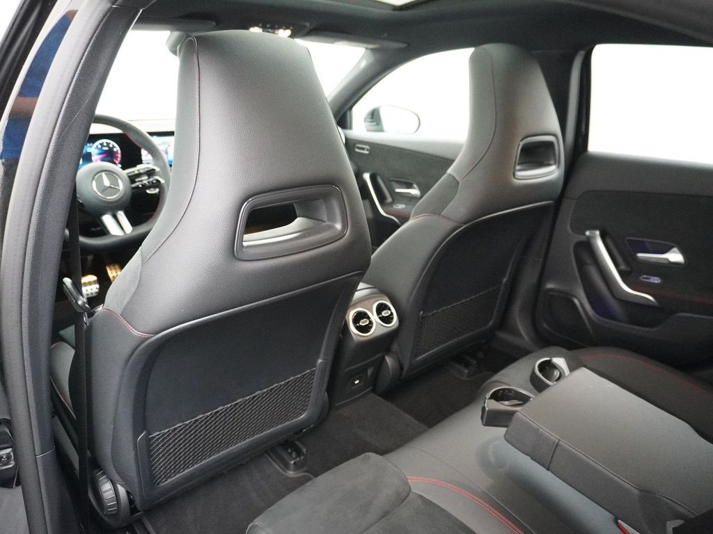 Mercedes-Benz A 180 Star Edition AMG Line | Panorama - Schiebe
