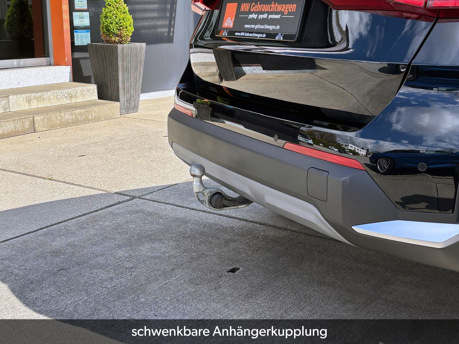 Fahrzeugabbildung BMW X1 sDrive 18i Aut. Navi ACC KAM PDC LED NAV AHK
