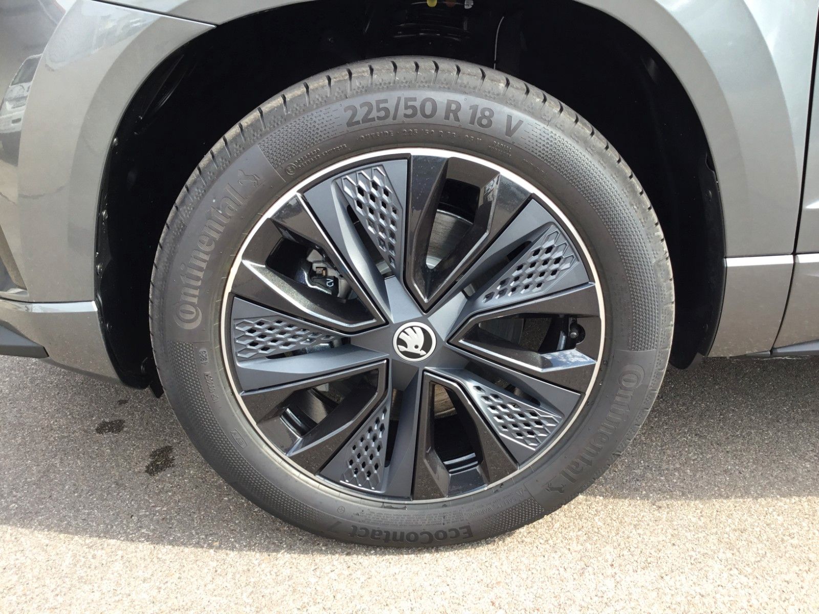Fahrzeugabbildung SKODA Karoq 2.0l TSI DSG 4x4 Sportline+AHK+Matrix+Pano