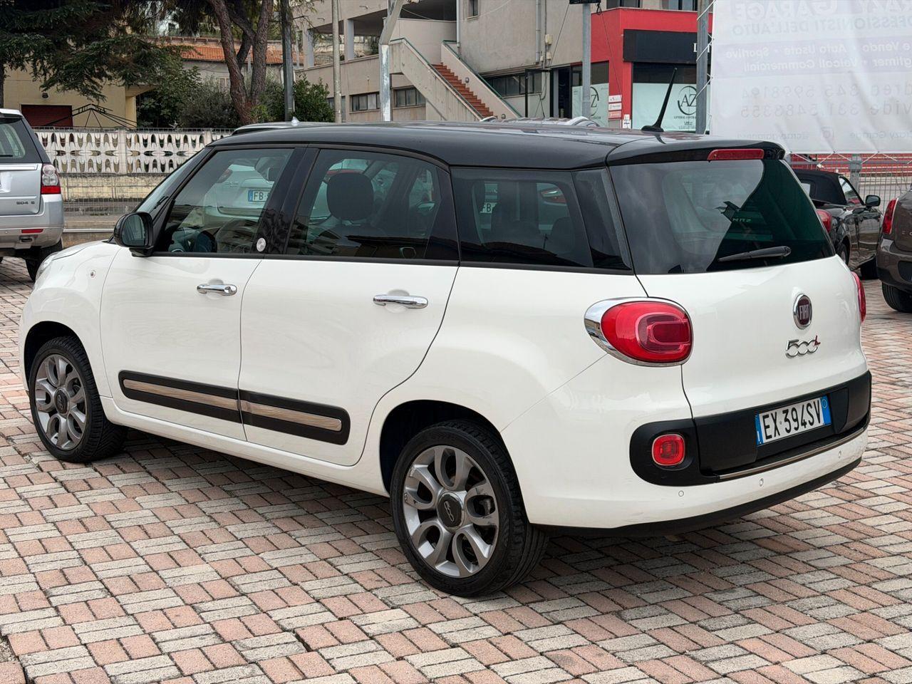 Fiat 500L 2014 — rear view