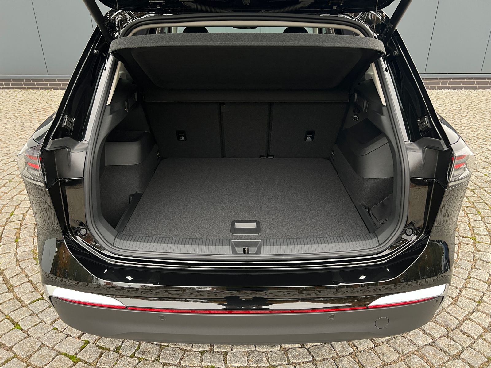 Fahrzeugabbildung Volkswagen Tiguan Elegance 2.0 TDI DSG *AHK, IQ.Light, 18'-