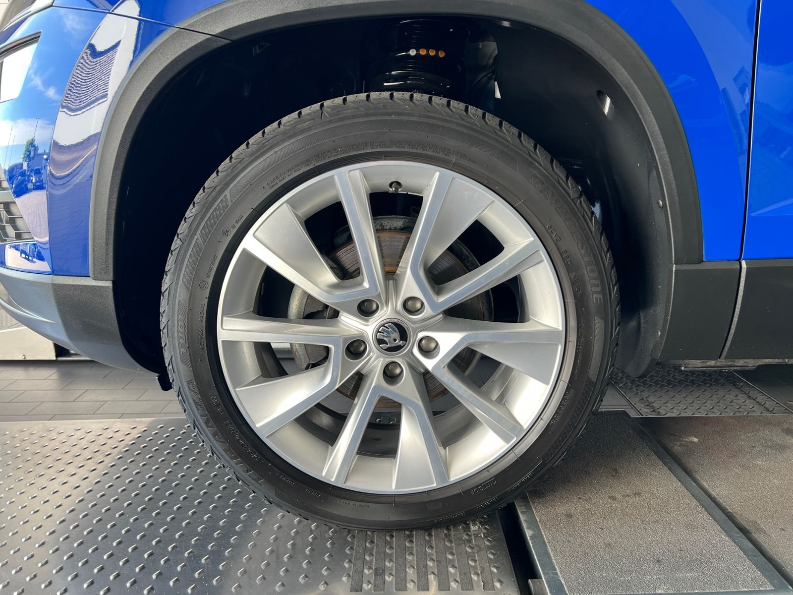 Fahrzeugabbildung SKODA Karoq Style 1.5 TSI ACT DSG *AHK,LED,Navi,18''-L