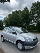 TOYOTA Yaris Foto 3