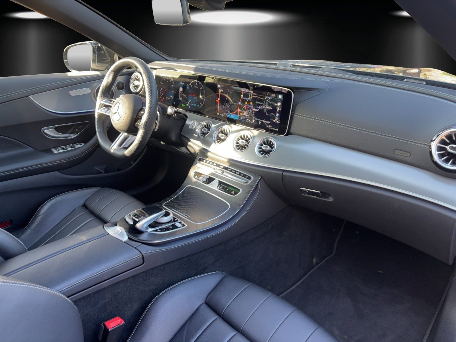 Fahrzeugabbildung Mercedes-Benz E300d 4M Cabrio AMG Night Edition Busin AIRSCARF