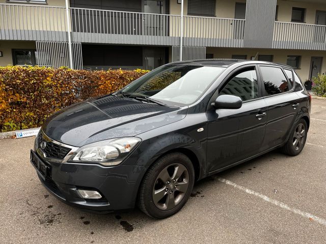 Kia Ceed, TÜV 02/26 / 8 Fach