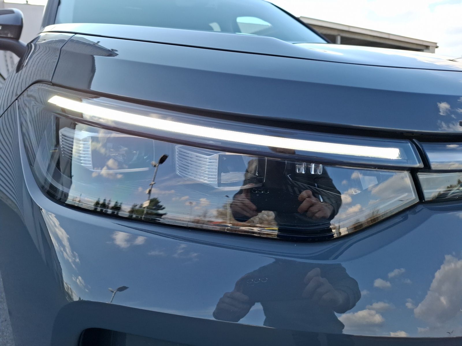 Fahrzeugabbildung Volkswagen Tayron eTSI Life DSG LED AHK Navi AID ACC RFK SH