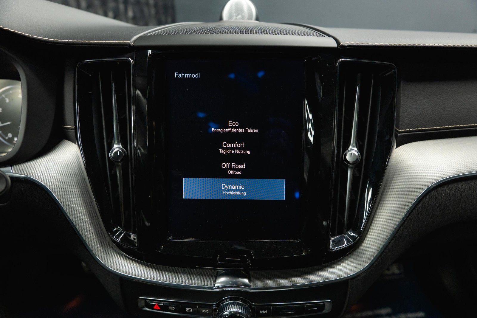 Fahrzeugabbildung Volvo XC60 R Design AWD | ACC | Pano | B&W | LED | 21`