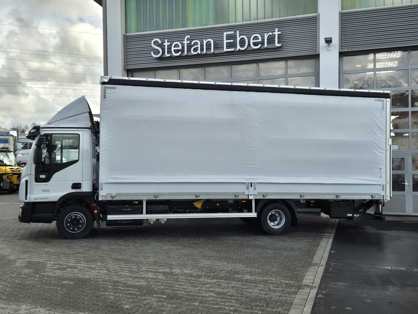 Fahrzeugabbildung Iveco Eurocargo ML120E25 / P Curtainsider+LBW Spoiler