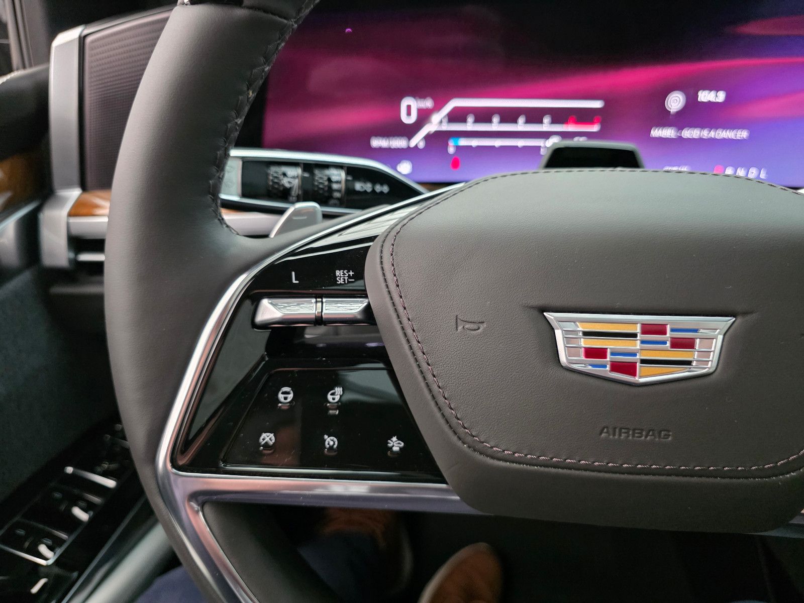 Fahrzeugabbildung Cadillac Escalade Sport Platinum T1: 129.000 EUR, Stock !