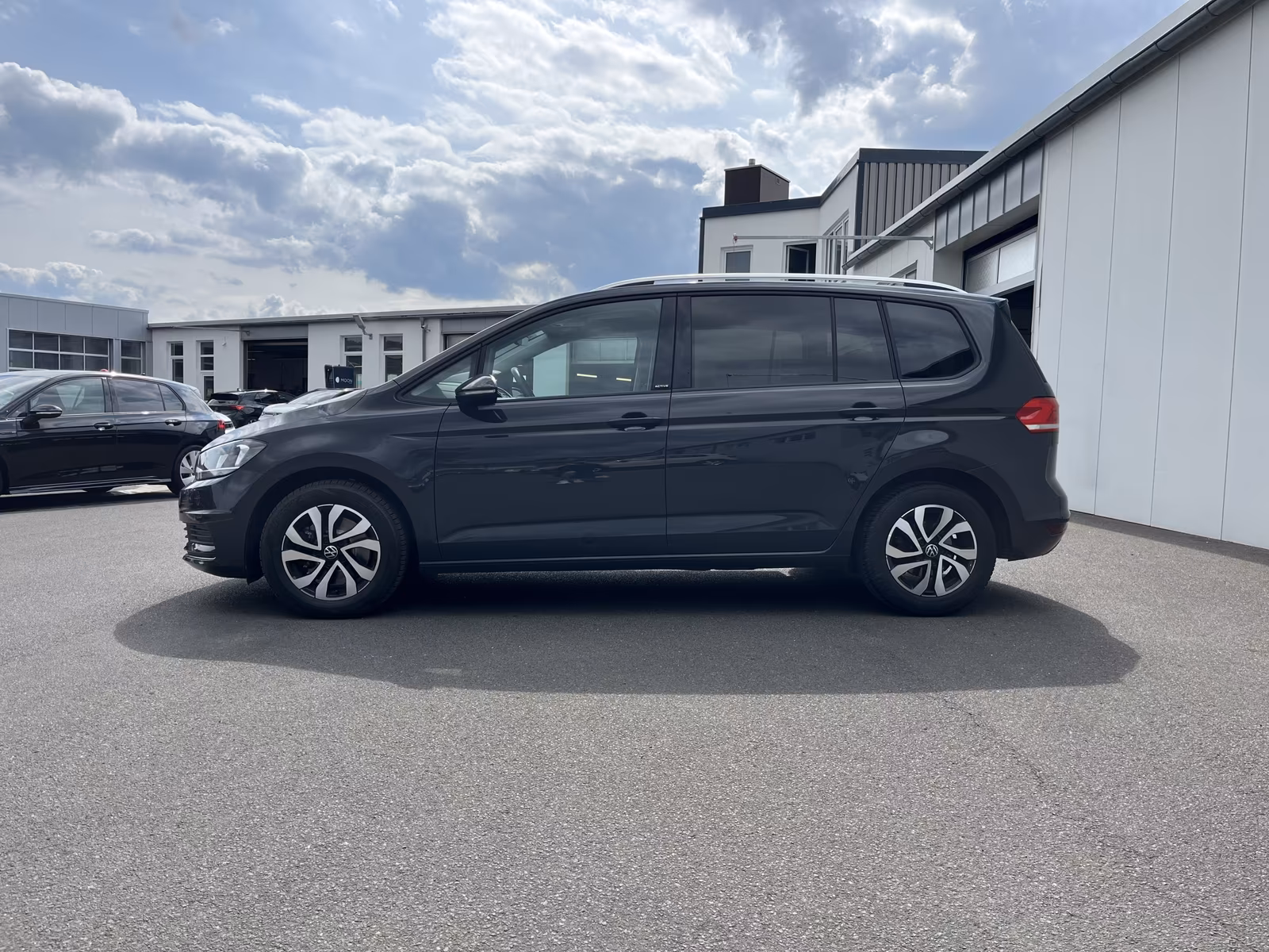 Volkswagen Touran 2.0 TDI ACTIVE 125€ m.20% Anz. STHZ Navi 