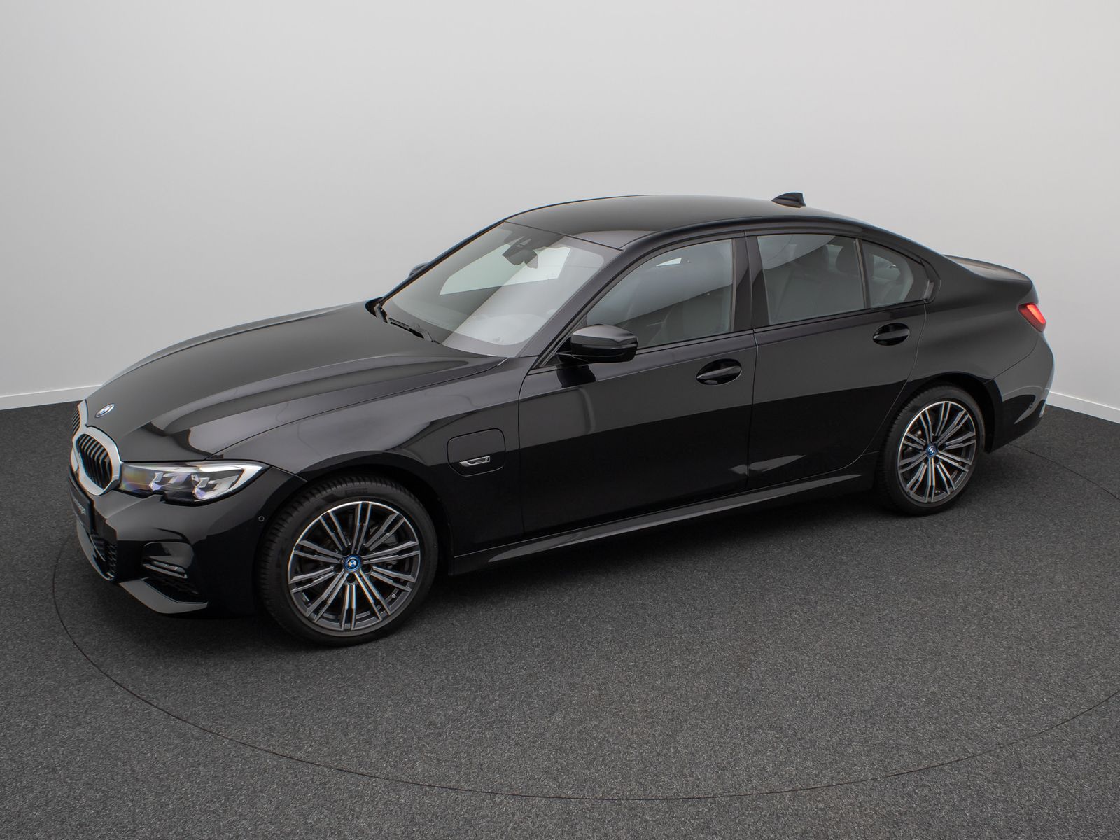 Fahrzeugabbildung BMW 320e M Sport Kamera DAB Alarm Parkassistenzsyst