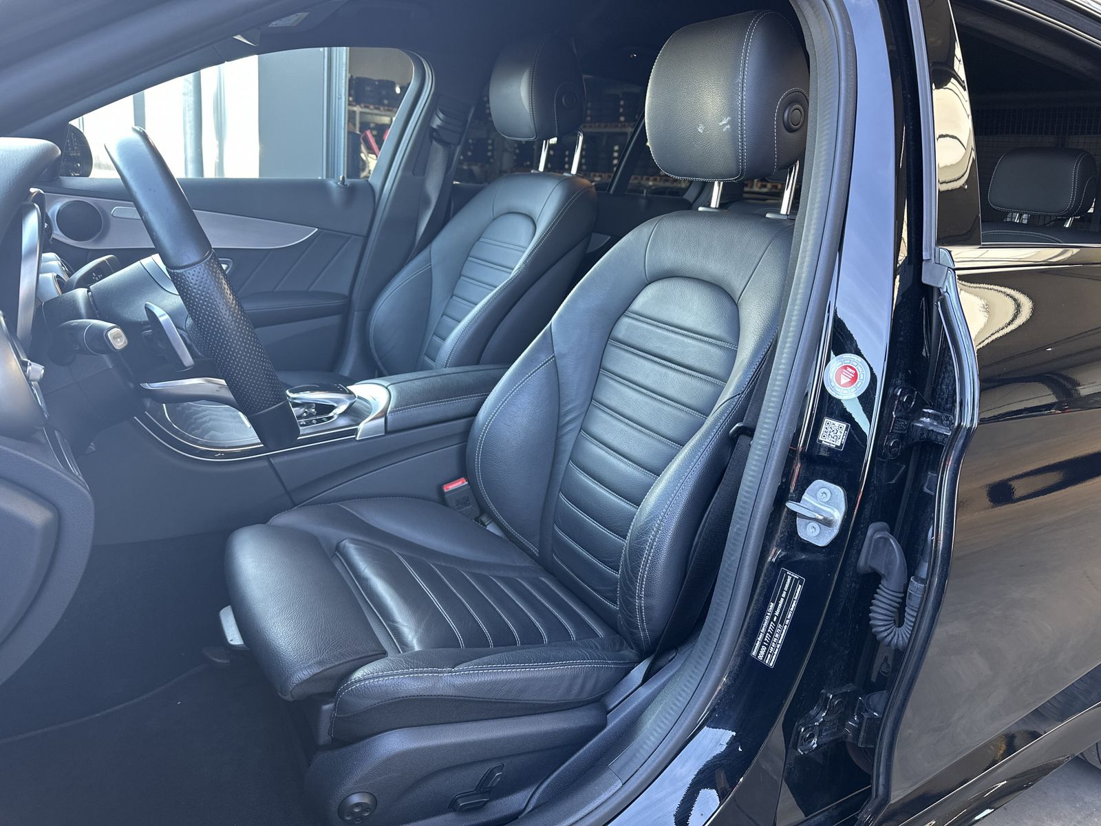 Fahrzeugabbildung Mercedes-Benz C 300 T AMG-Line NAV+LED+CARPLAY+KAMERA+19ZOLL