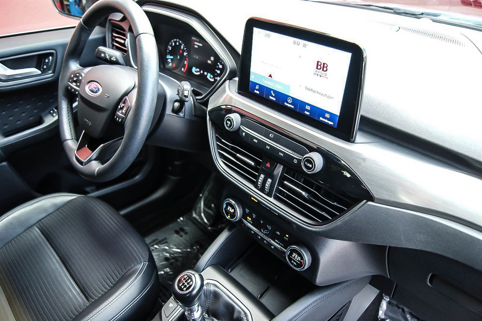 Fahrzeugabbildung Ford Kuga 1.5i Titanium X PARKASSYST KAMERA ACC LED